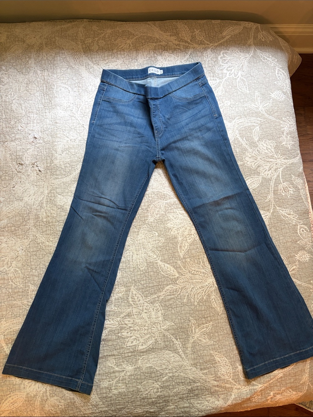 Cello Women's Flare Wide-Leg Jeans
